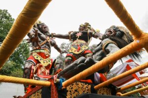 Celebrity Myths: You're Believing These Lies